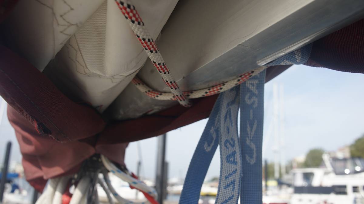 lines crossing under the boom