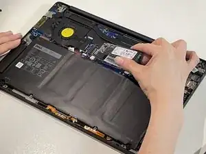 SSD (Solid State Drive)