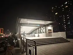 Exit L