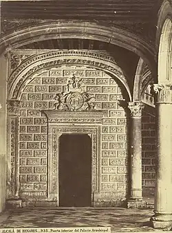Inner door with the coat of Tavera.
