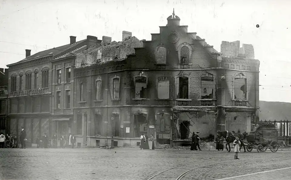 Corner of Rue du Grand Central and Viaduc Avenue.