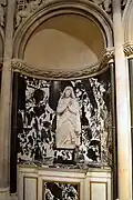 A white carrara statue of the Mother of Sorrows (by Swynnerton) in the Calvary Chapel.