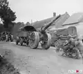 A Canon de 105 mm Modèle 1897 with elastic wheels.