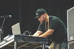 DJ Drama performing in 2016