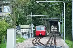 Railcar Bhe 1/2 2 (SLM) at the intermediate passing loop, showing unusual flexible point system