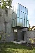 Gottlieb House, late Brutalist,[121] completed in 1990–94. Caulfield.[122]