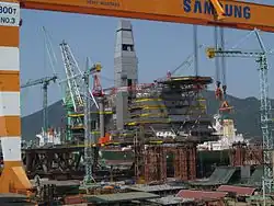Lunskoye platform under construction