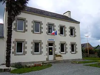 The town hall in Baye