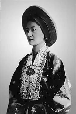Image 13Empress Nam Phương wearing áo nhật bình and khăn vành dây (from Culture of Vietnam)