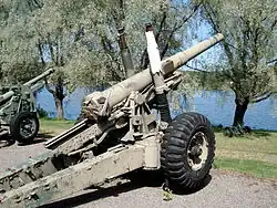 Back of British Ordnance BL 5.5 inch (140 mm) M3 medium gun from year 1939, displayed in Hämeenlinna Artillery Museum. The Finnish designation is 140 KH 39 E (140 mm, cannon-howitzer, model 1939, English)