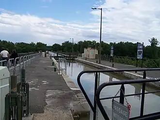 The Guétin Canal aqueduct