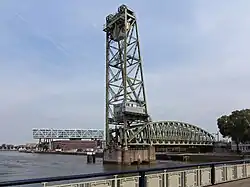 The southern tower of De Hef in 2015, when the lift span was temporarily removed during bridge renovation