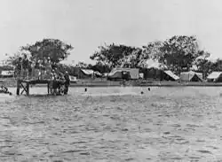 Camping, 1932