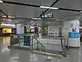 Stairs to Line 5 on Line 1 platform