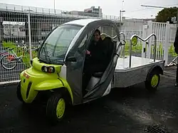 Bicycles are redispatched by electric vans