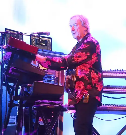 Yes_live_at_The_Cliffs_Pavillion,_Westcliff-on-Sea_(53758378886).jpg